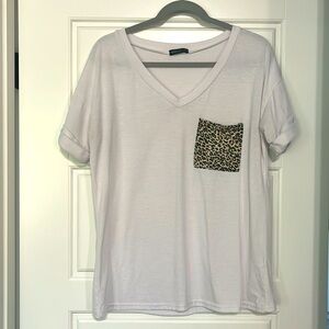 Cute T-shirt Top with Cheetah Print Pocket